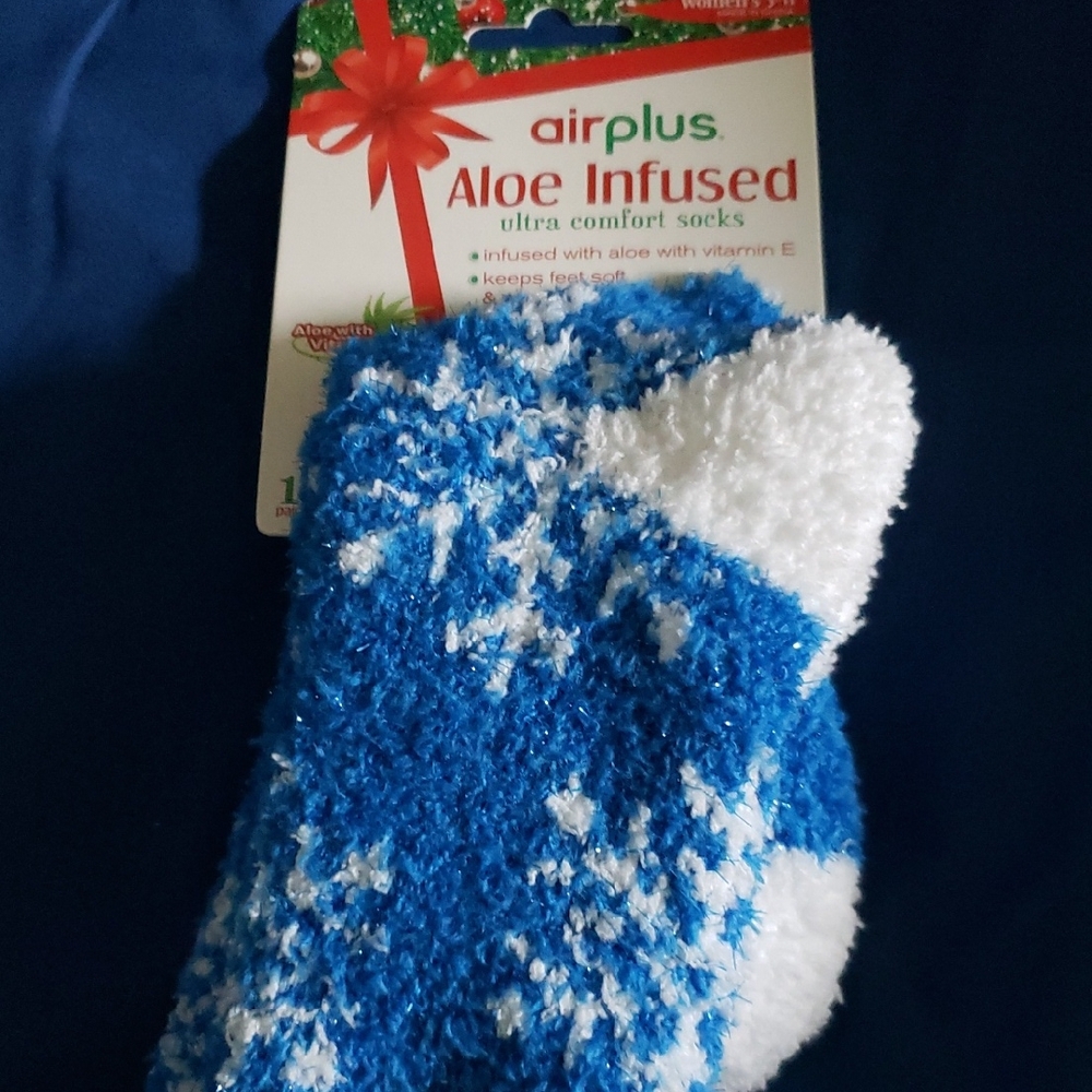 Airplus Aloe Infused Blue and White Socks-NWT